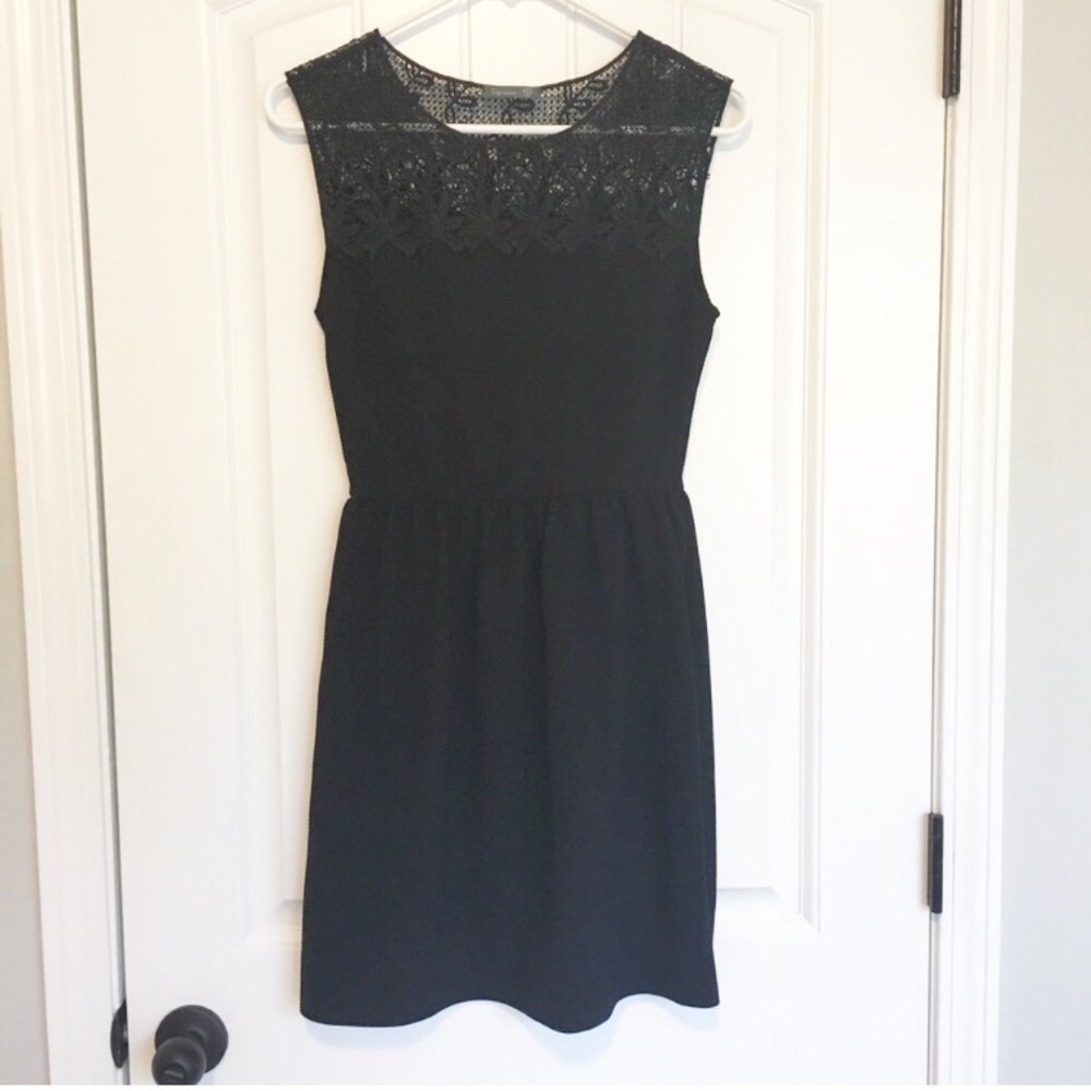 Soprano Black Sleeveless Dress Size Small